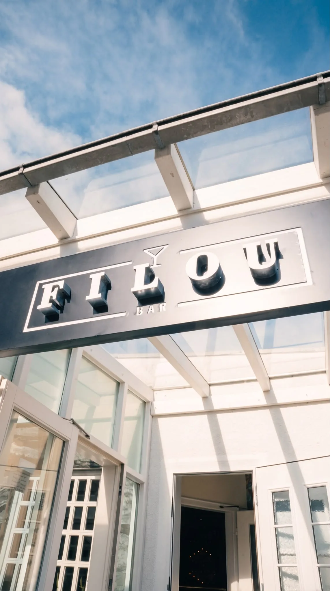 Das FILOU-Schild über dem Eingang